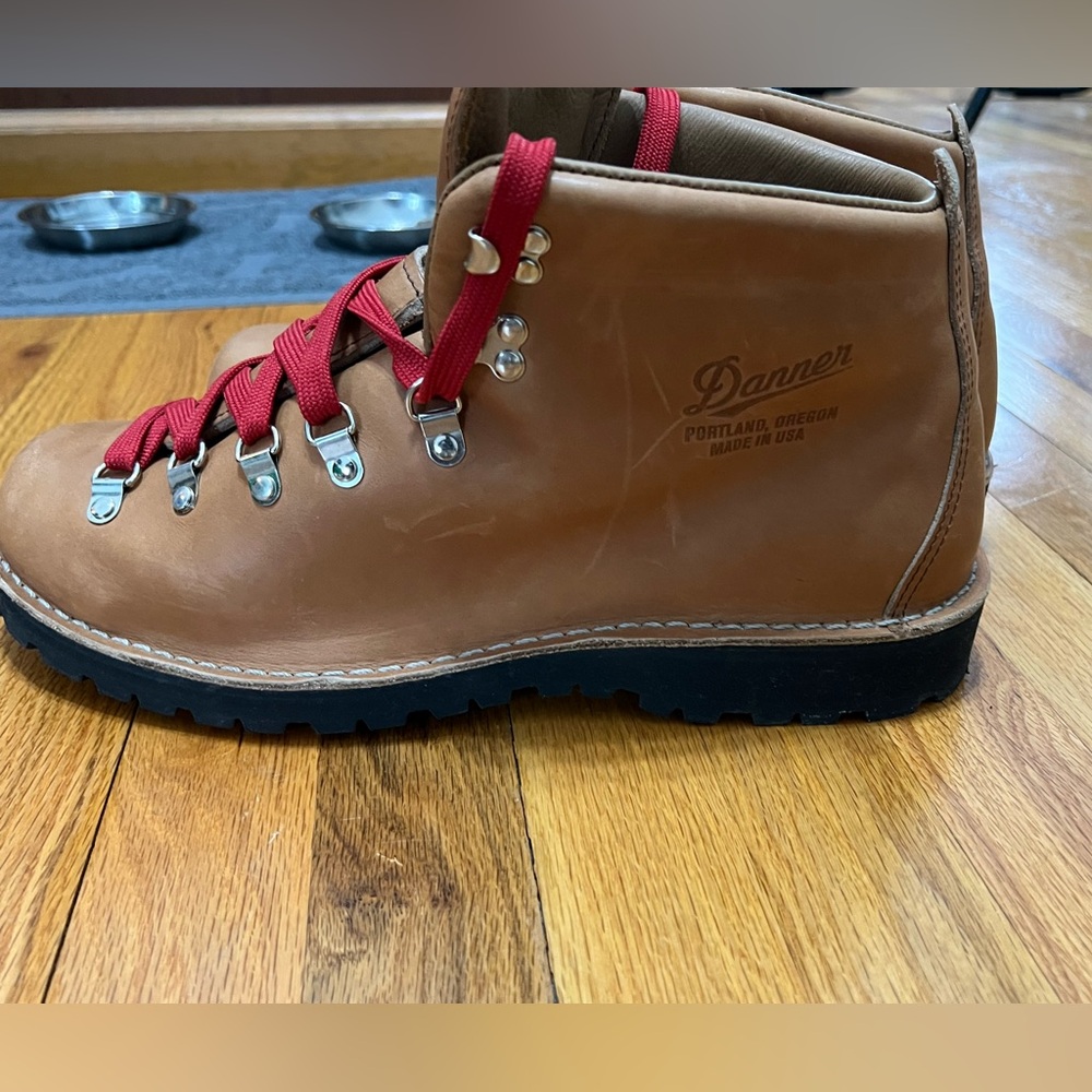 Danner boots gently worn !!! Size 12